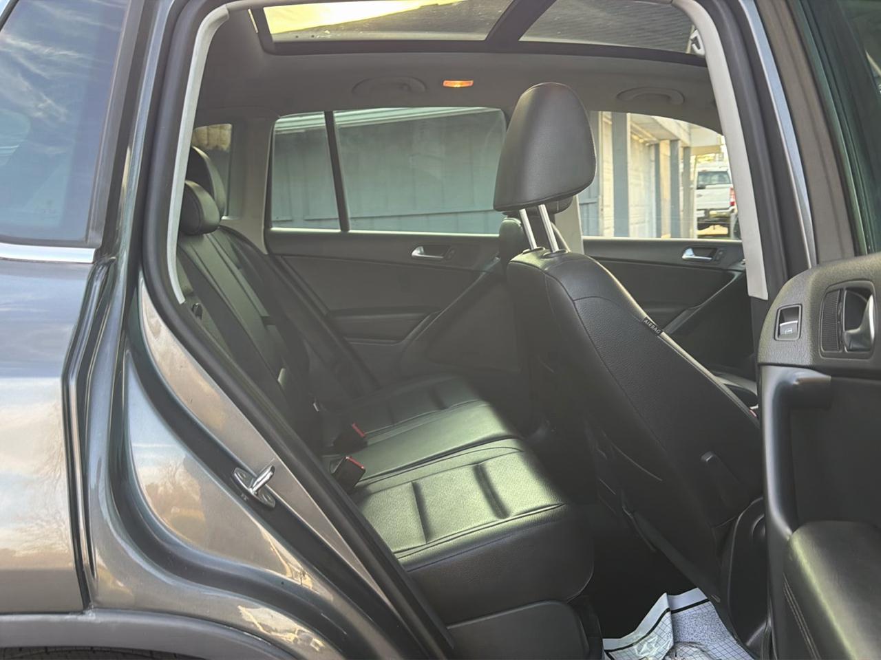 Volkswagen Tiguan 4WD 4dr Auto SEL w/Premium Nav & Dynaudio 2012