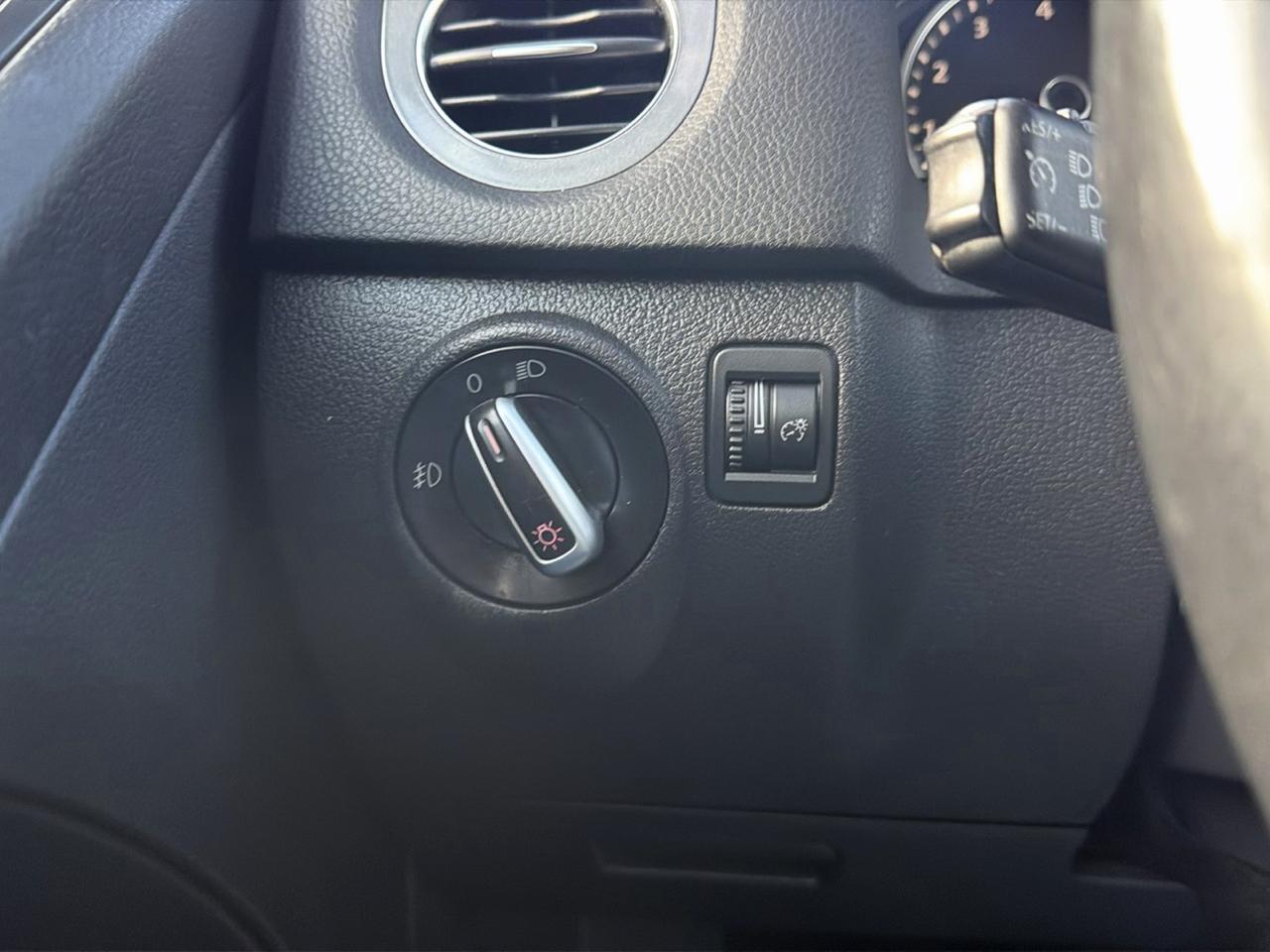 Volkswagen Tiguan 4WD 4dr Auto SEL w/Premium Nav & Dynaudio 2012