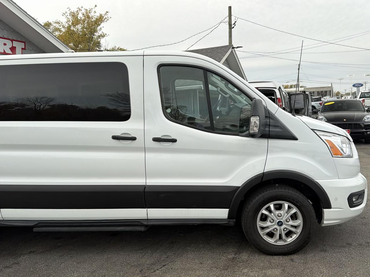 Ford Transit Passenger Wagon T-350 148" Low Roof XLT RWD 2021