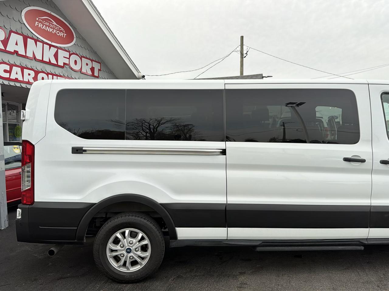 Ford Transit Passenger Wagon T-350 148" Low Roof XLT RWD 2021