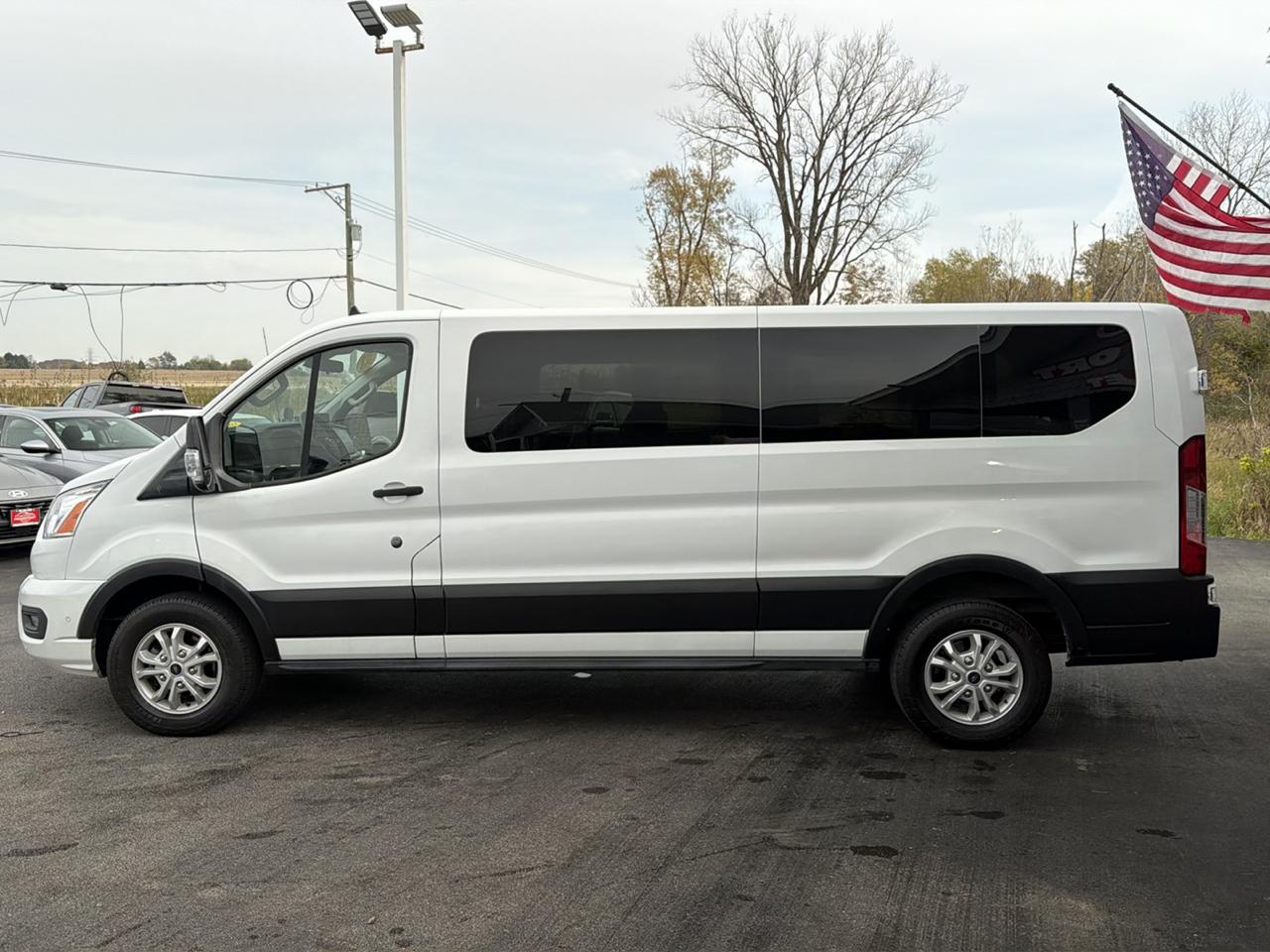 Ford Transit Passenger Wagon T-350 148" Low Roof XLT RWD 2021