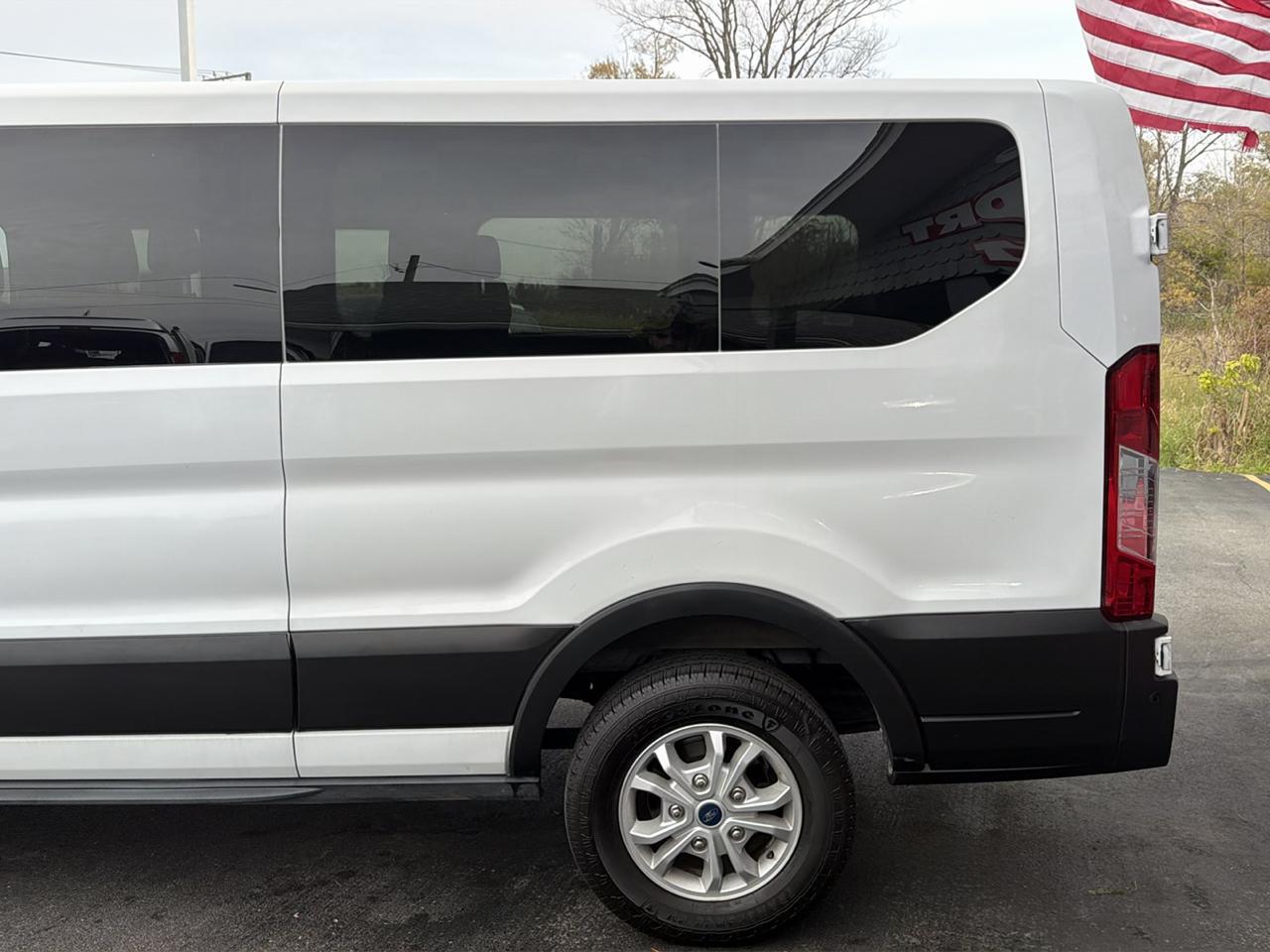 Ford Transit Passenger Wagon T-350 148" Low Roof XLT RWD 2021
