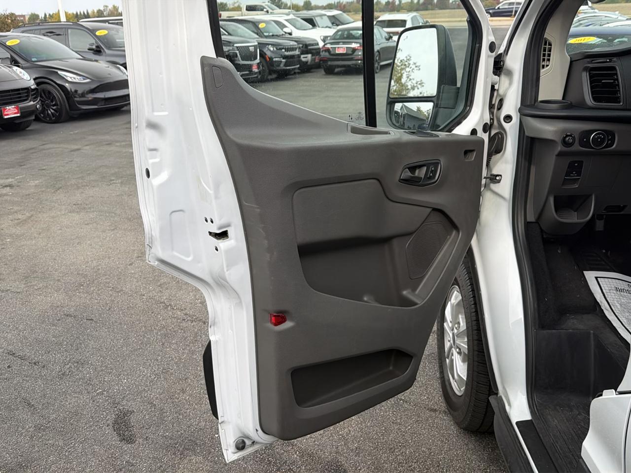 Ford Transit Passenger Wagon T-350 148" Low Roof XLT RWD 2021