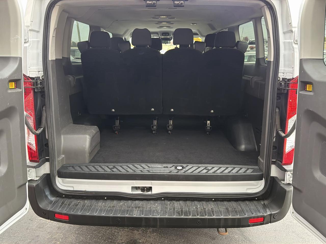 Ford Transit Passenger Wagon T-350 148" Low Roof XLT RWD 2021