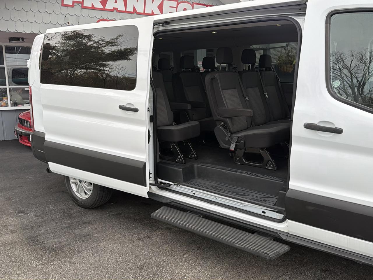 Ford Transit Passenger Wagon T-350 148" Low Roof XLT RWD 2021