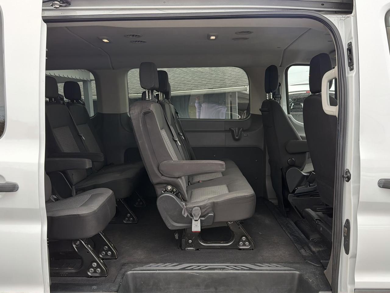 Ford Transit Passenger Wagon T-350 148" Low Roof XLT RWD 2021