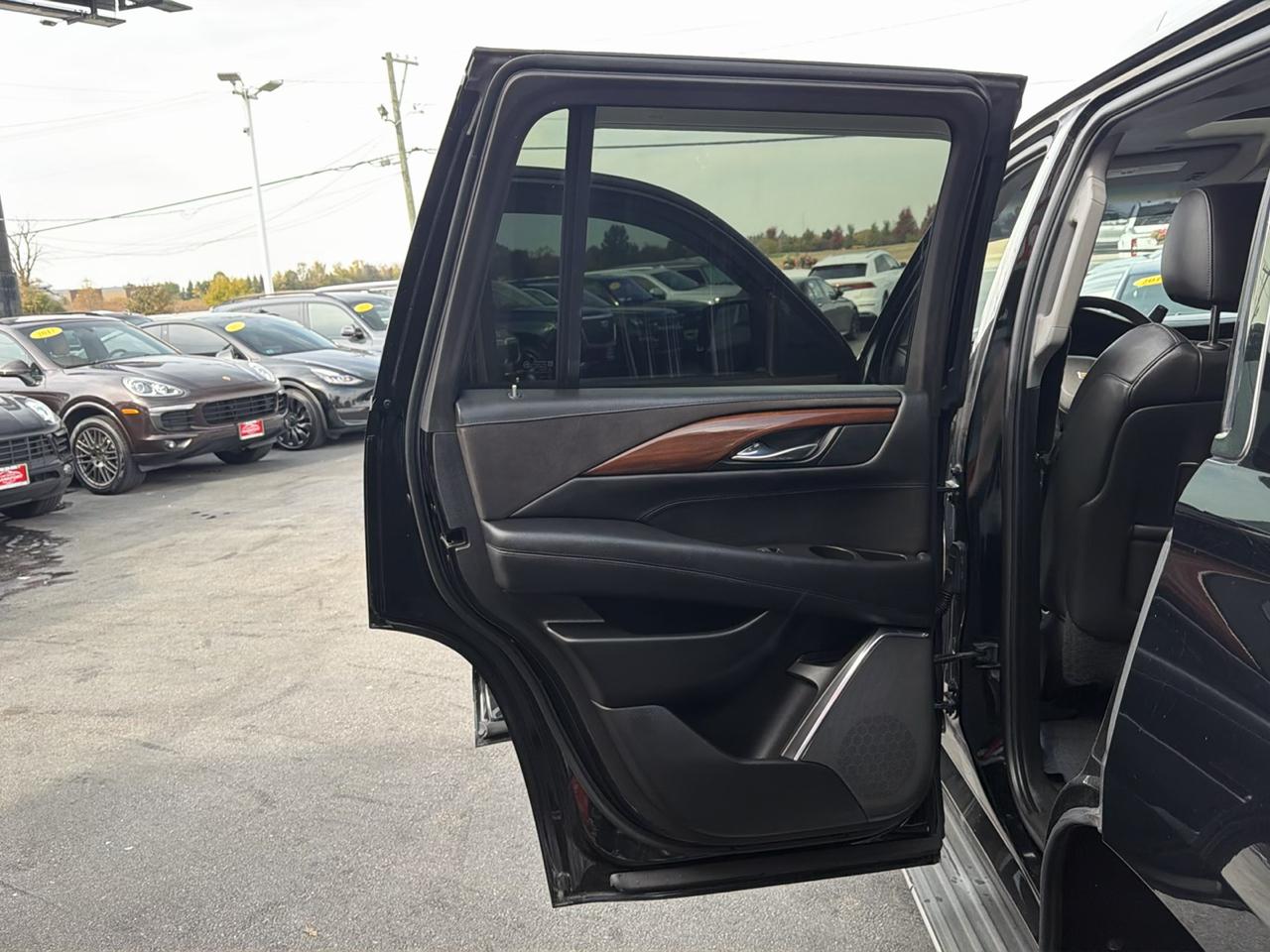 Cadillac Escalade 4WD 4dr Luxury 2015