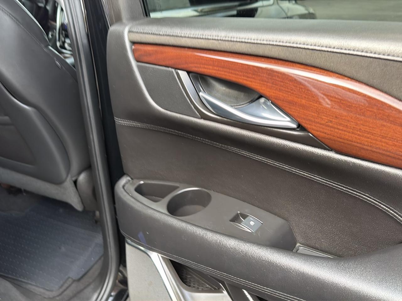 Cadillac Escalade 4WD 4dr Luxury 2015