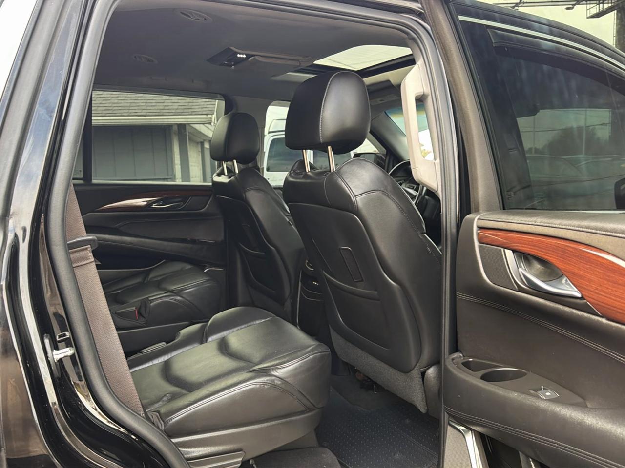 Cadillac Escalade 4WD 4dr Luxury 2015