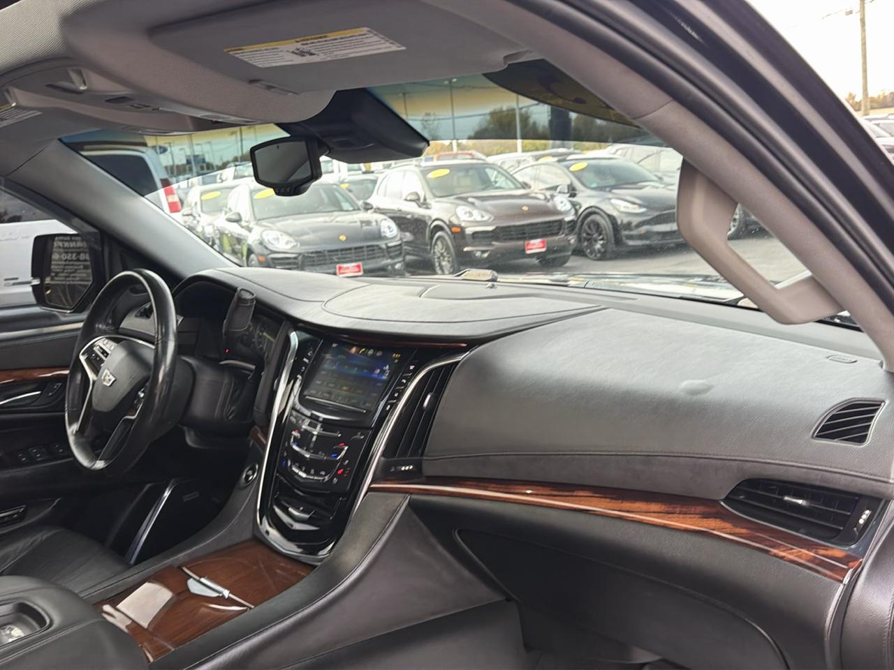 Cadillac Escalade 4WD 4dr Luxury 2015