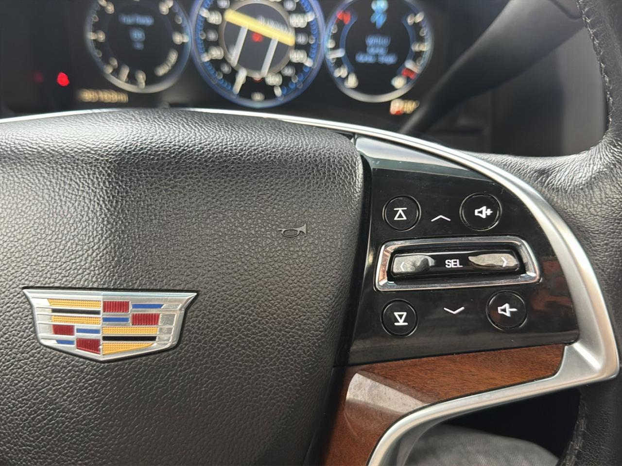 Cadillac Escalade 4WD 4dr Luxury 2015