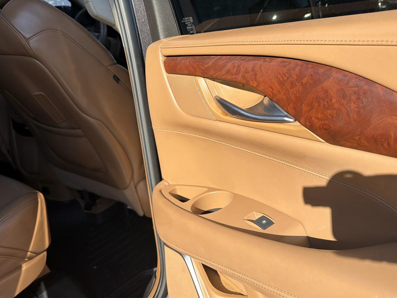 Cadillac Escalade 4WD 4dr Platinum 2016