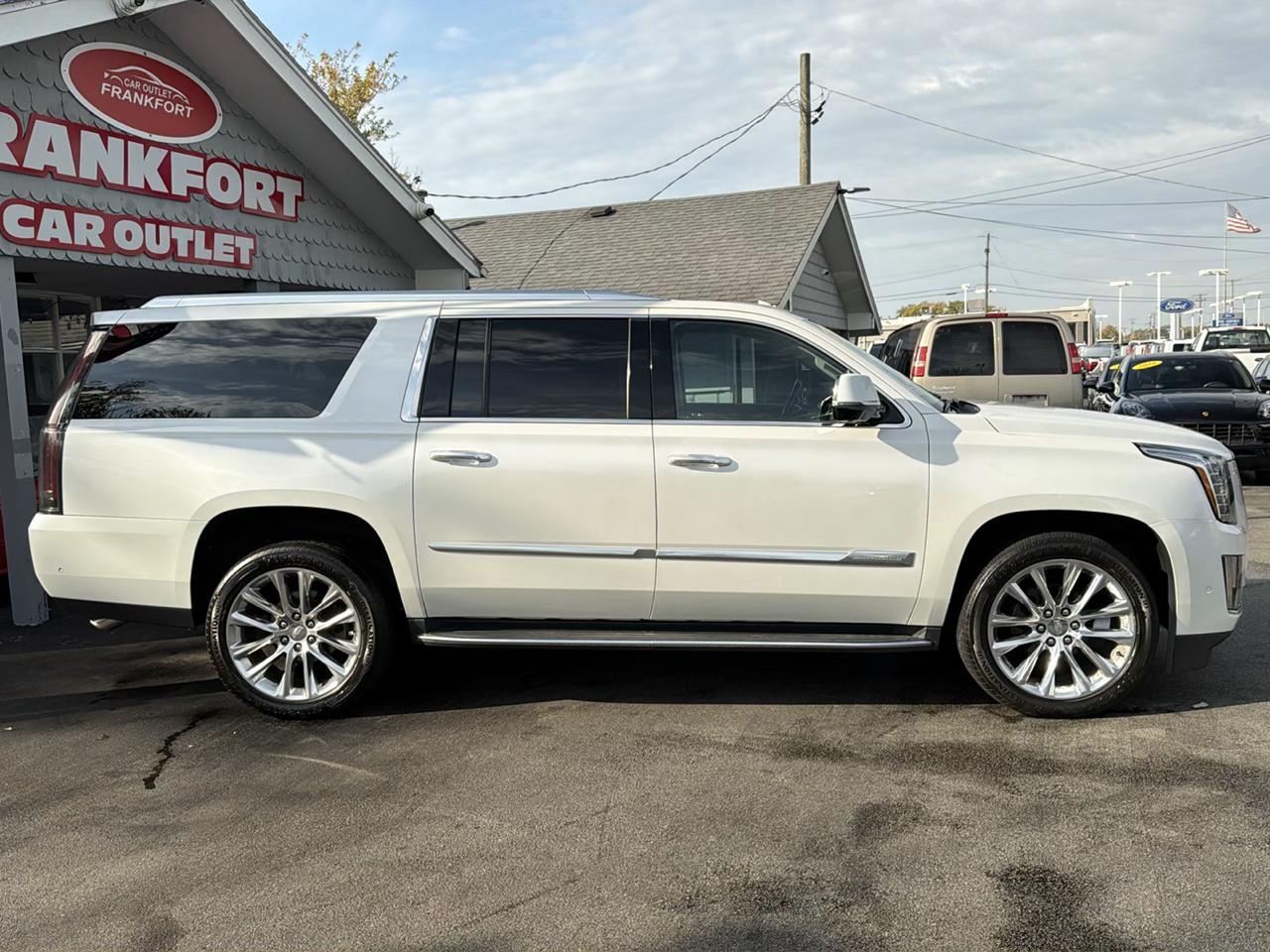 Cadillac Escalade ESV 4WD 4dr Luxury 2017