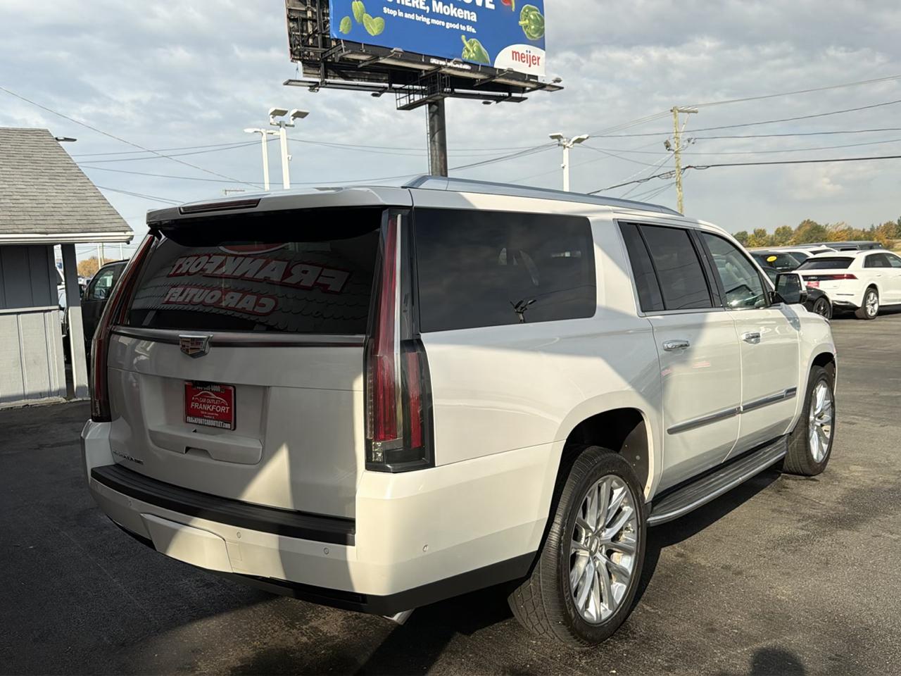 Cadillac Escalade ESV 4WD 4dr Luxury 2017