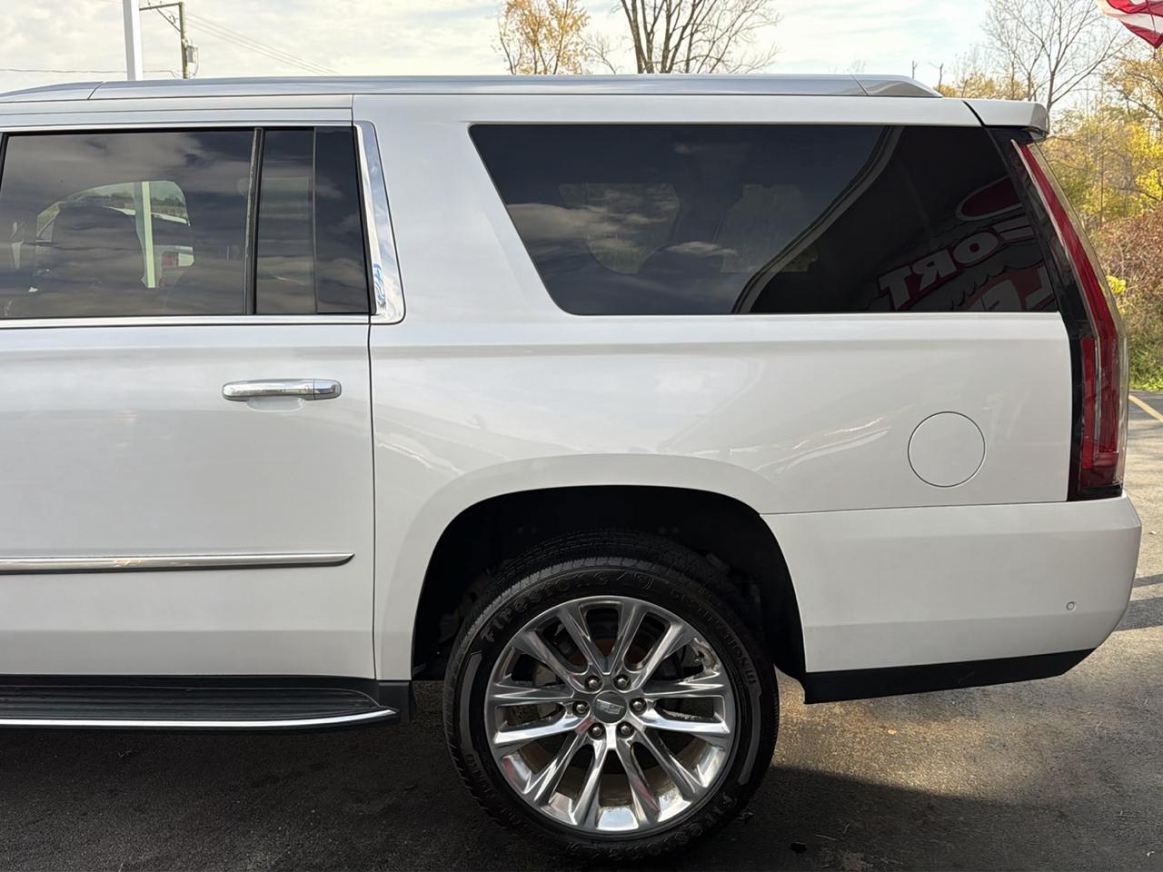 Cadillac Escalade ESV 4WD 4dr Luxury 2017