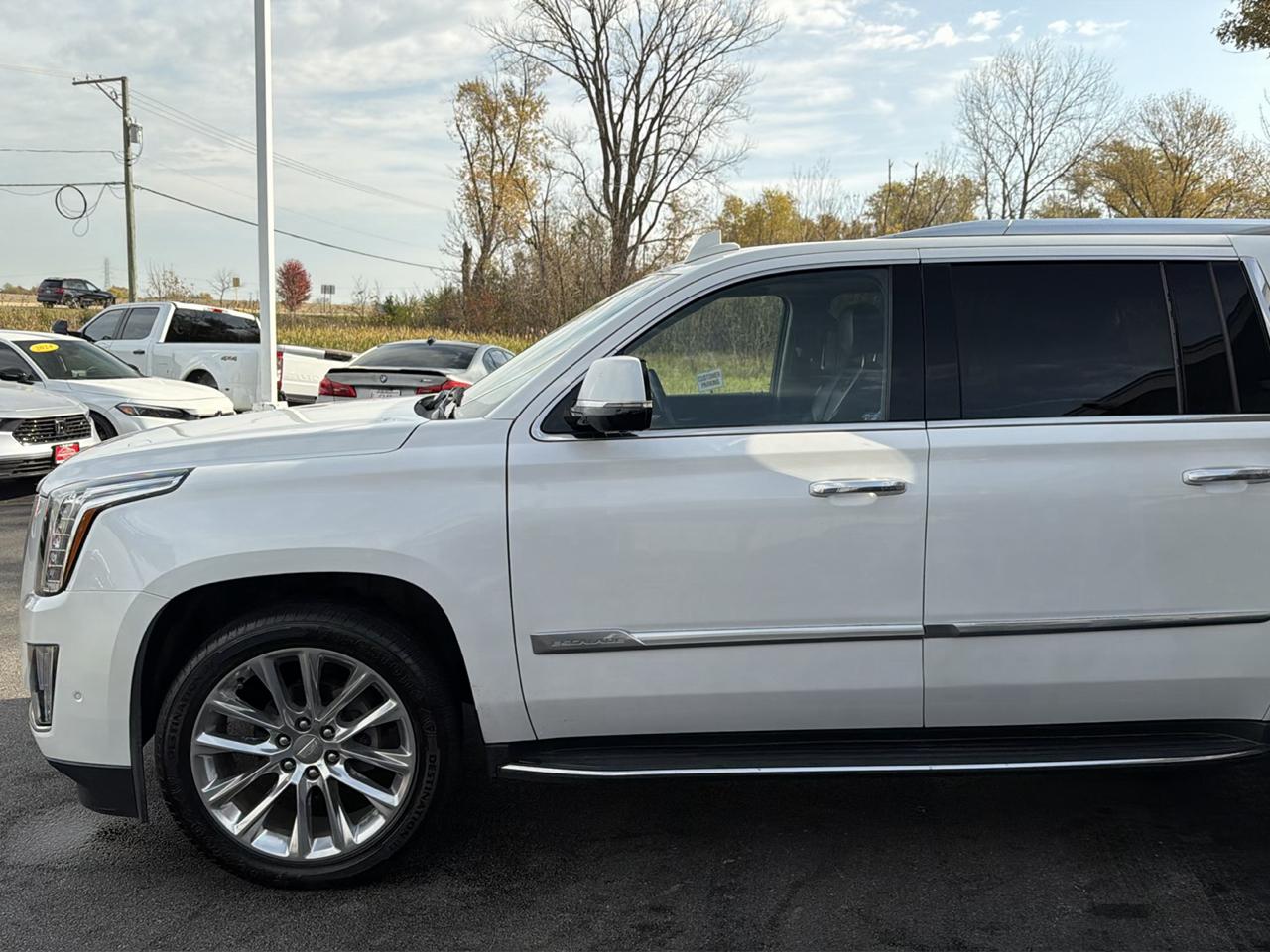 Cadillac Escalade ESV 4WD 4dr Luxury 2017