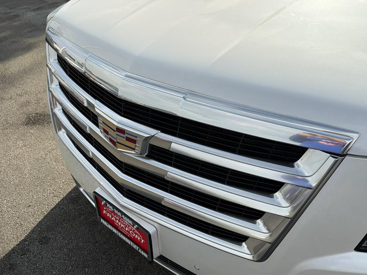 Cadillac Escalade ESV 4WD 4dr Luxury 2017