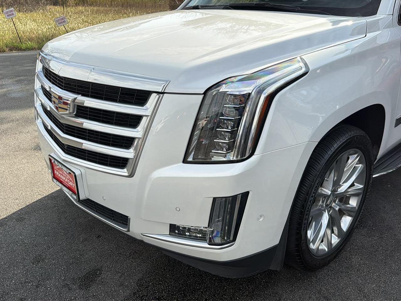 Cadillac Escalade ESV 4WD 4dr Luxury 2017