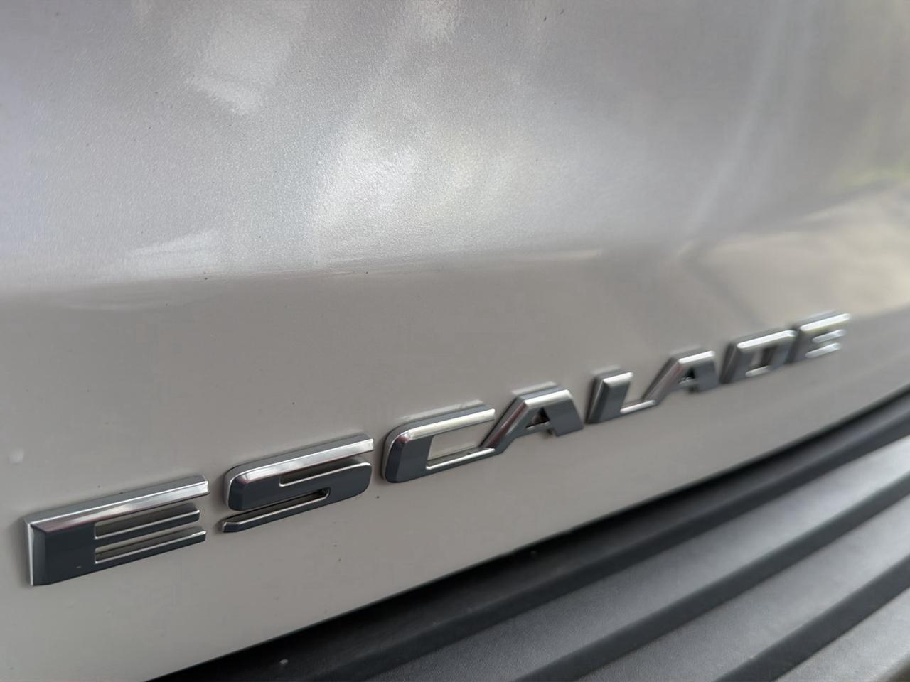 Cadillac Escalade ESV 4WD 4dr Luxury 2017