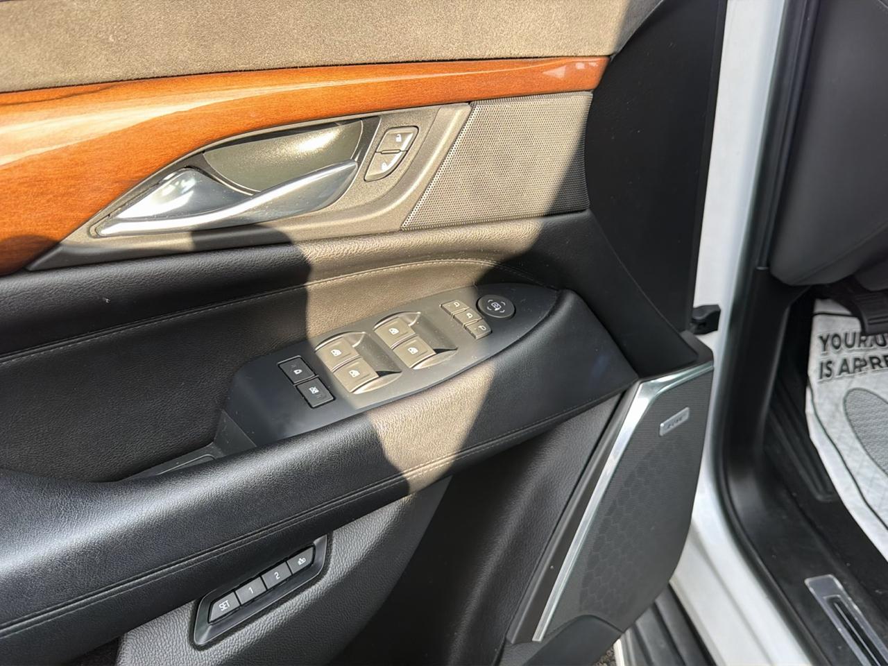 Cadillac Escalade ESV 4WD 4dr Luxury 2017