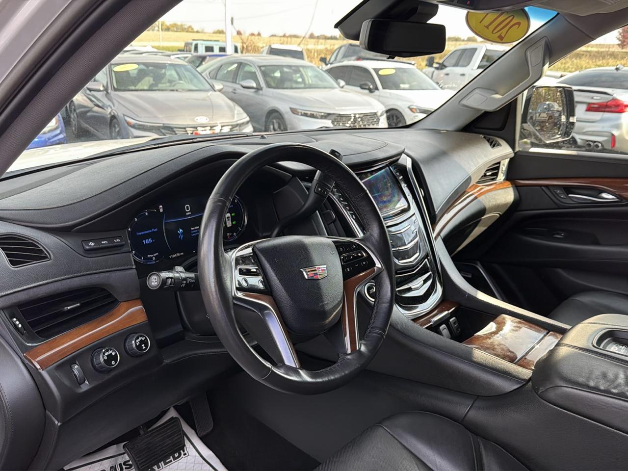 Cadillac Escalade ESV 4WD 4dr Luxury 2017