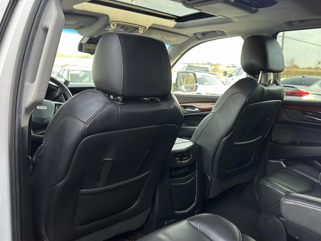 Cadillac Escalade ESV 4WD 4dr Luxury 2017