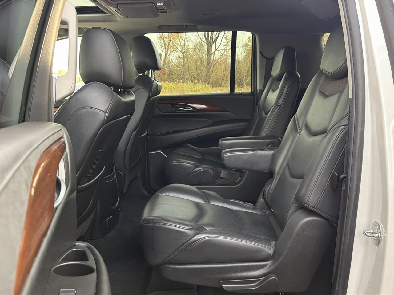 Cadillac Escalade ESV 4WD 4dr Luxury 2017