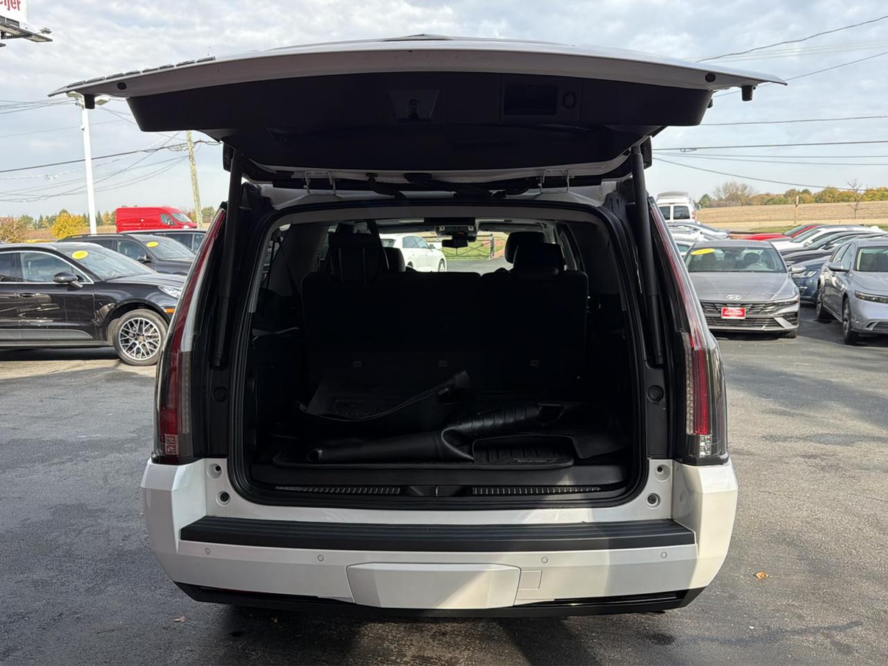 Cadillac Escalade ESV 4WD 4dr Luxury 2017