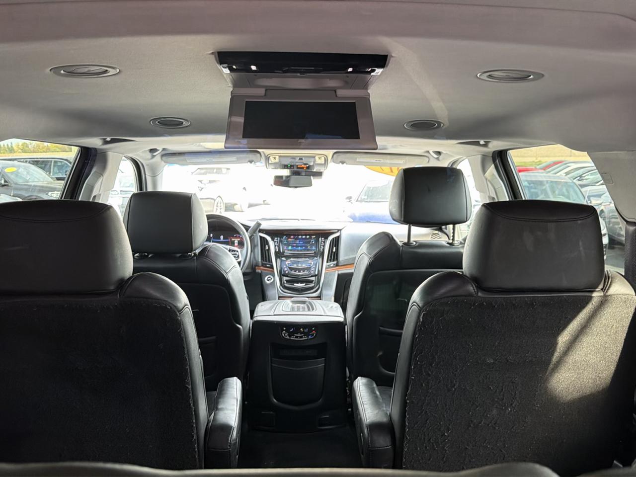 Cadillac Escalade ESV 4WD 4dr Luxury 2017