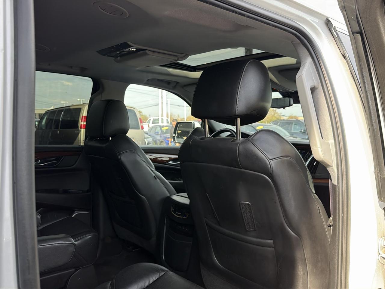 Cadillac Escalade ESV 4WD 4dr Luxury 2017