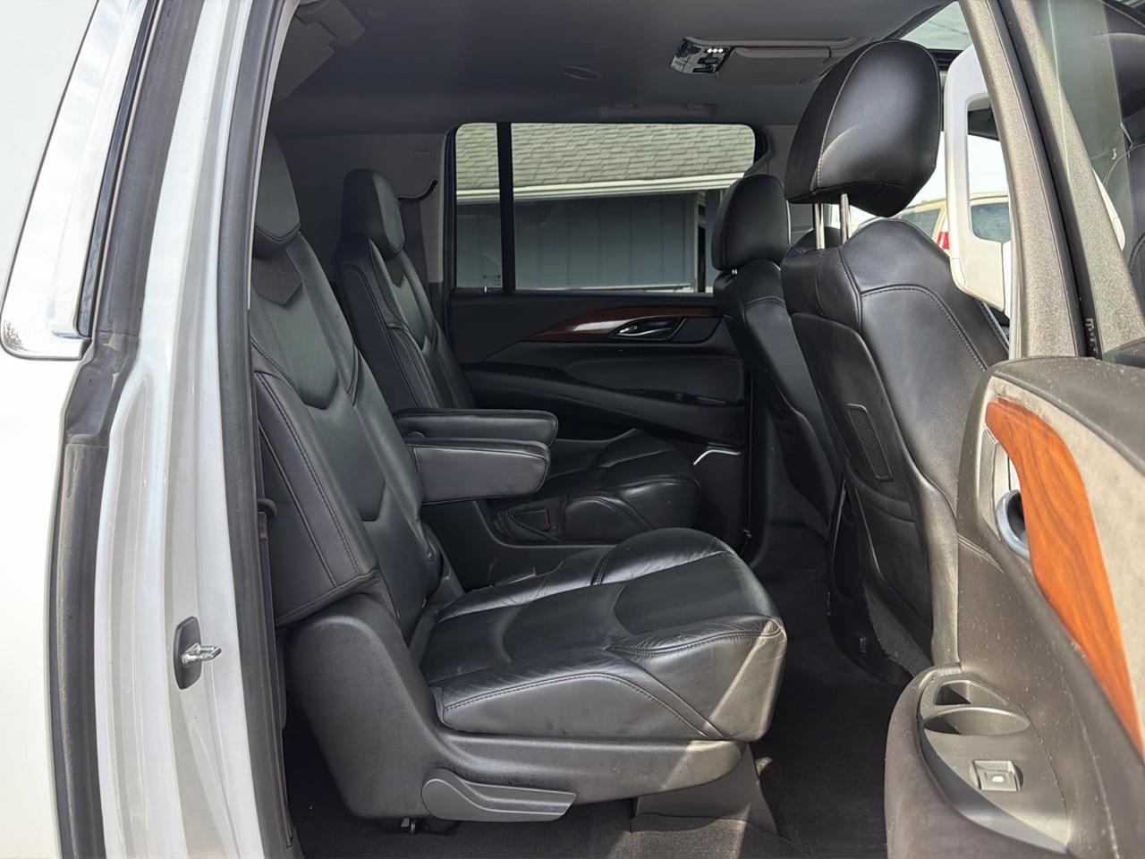 Cadillac Escalade ESV 4WD 4dr Luxury 2017