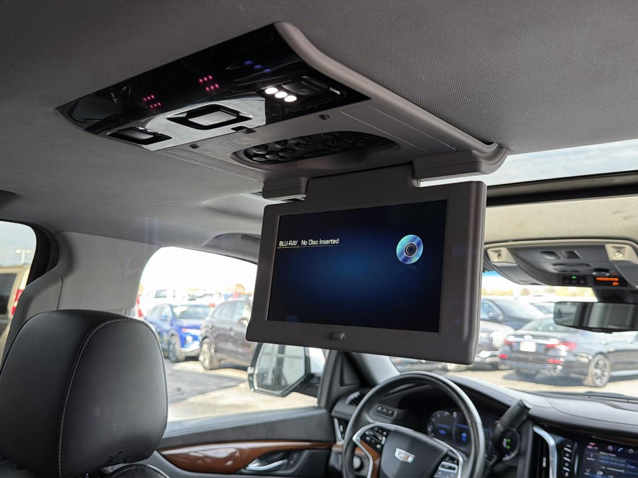 Cadillac Escalade ESV 4WD 4dr Luxury 2017