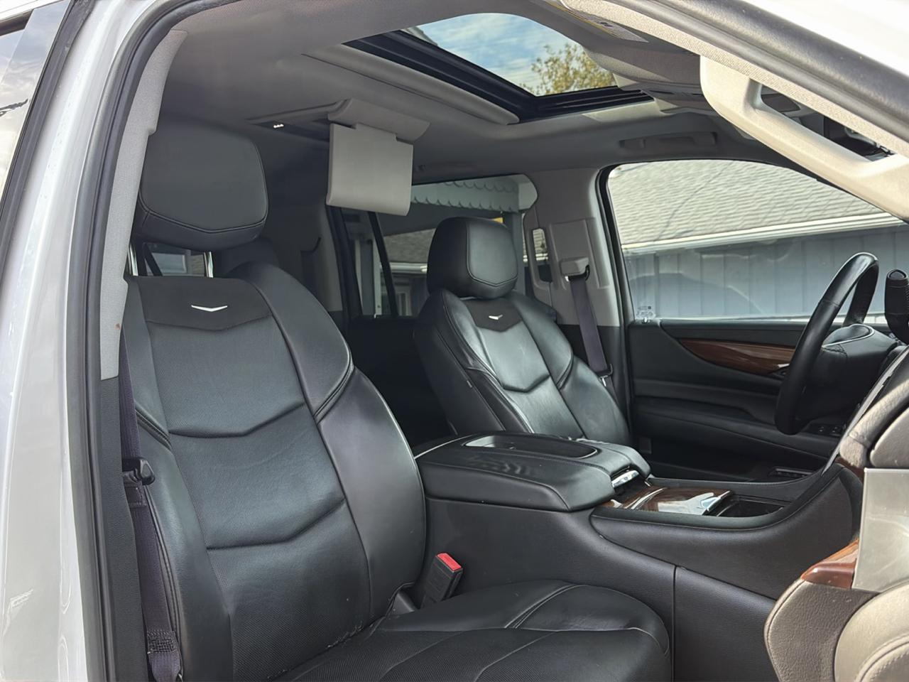 Cadillac Escalade ESV 4WD 4dr Luxury 2017