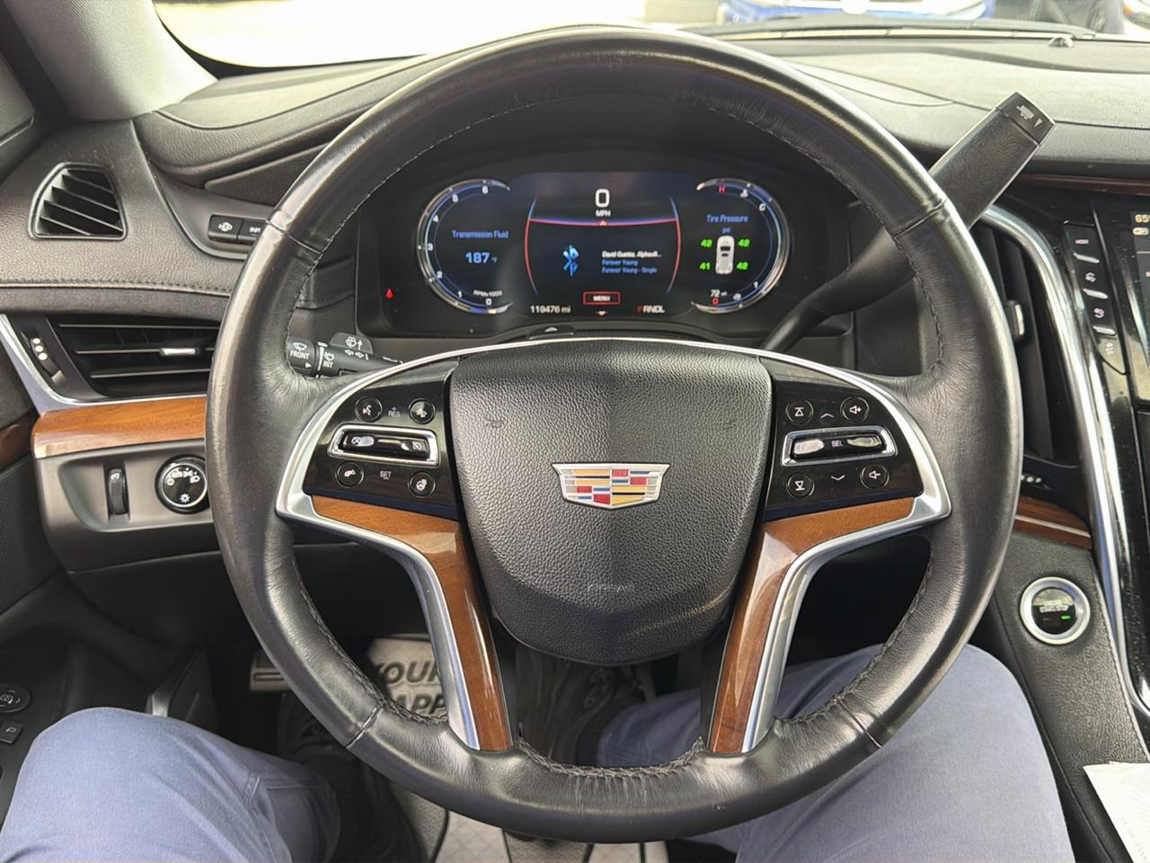 Cadillac Escalade ESV 4WD 4dr Luxury 2017