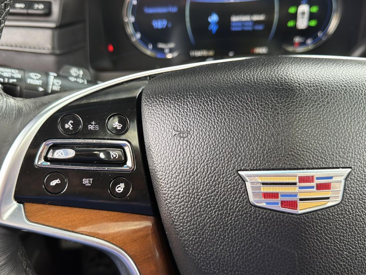 Cadillac Escalade ESV 4WD 4dr Luxury 2017