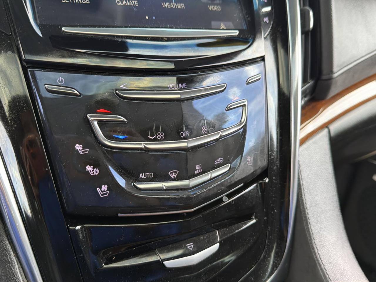 Cadillac Escalade ESV 4WD 4dr Luxury 2017
