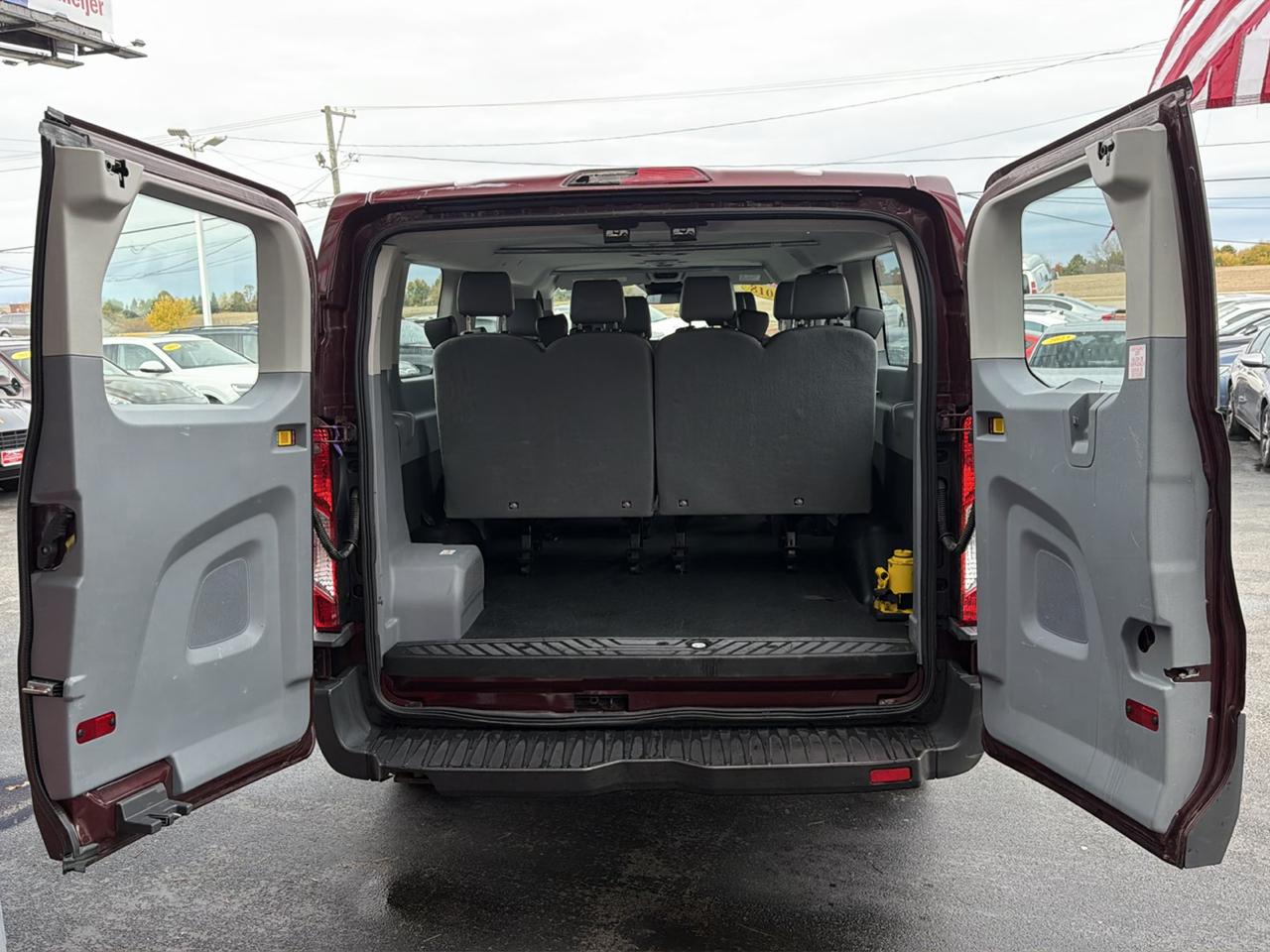 Ford Transit Passenger Wagon T-350 148" Low Roof XLT Swing-Out RH Dr 2018
