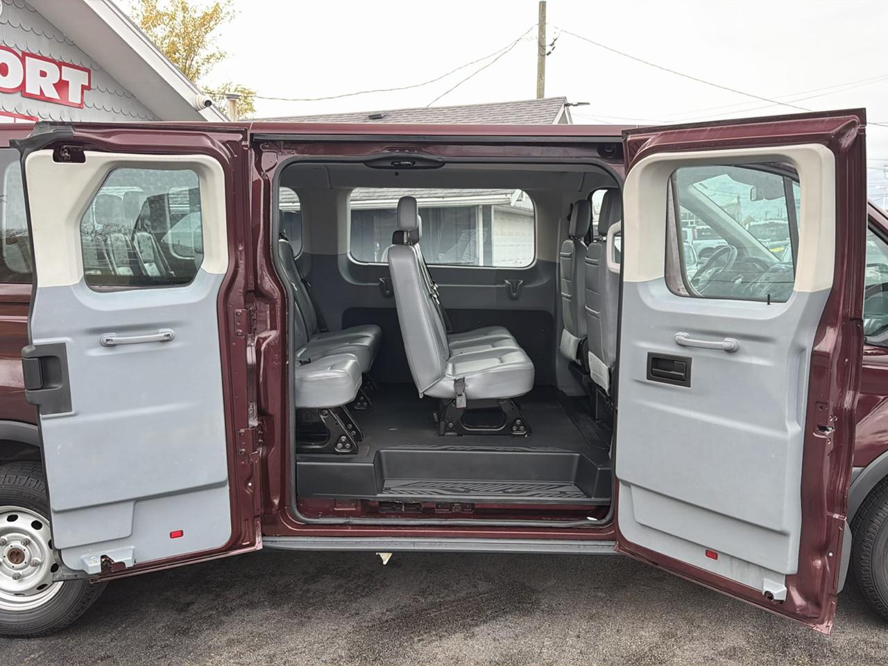 Ford Transit Passenger Wagon T-350 148" Low Roof XLT Swing-Out RH Dr 2018