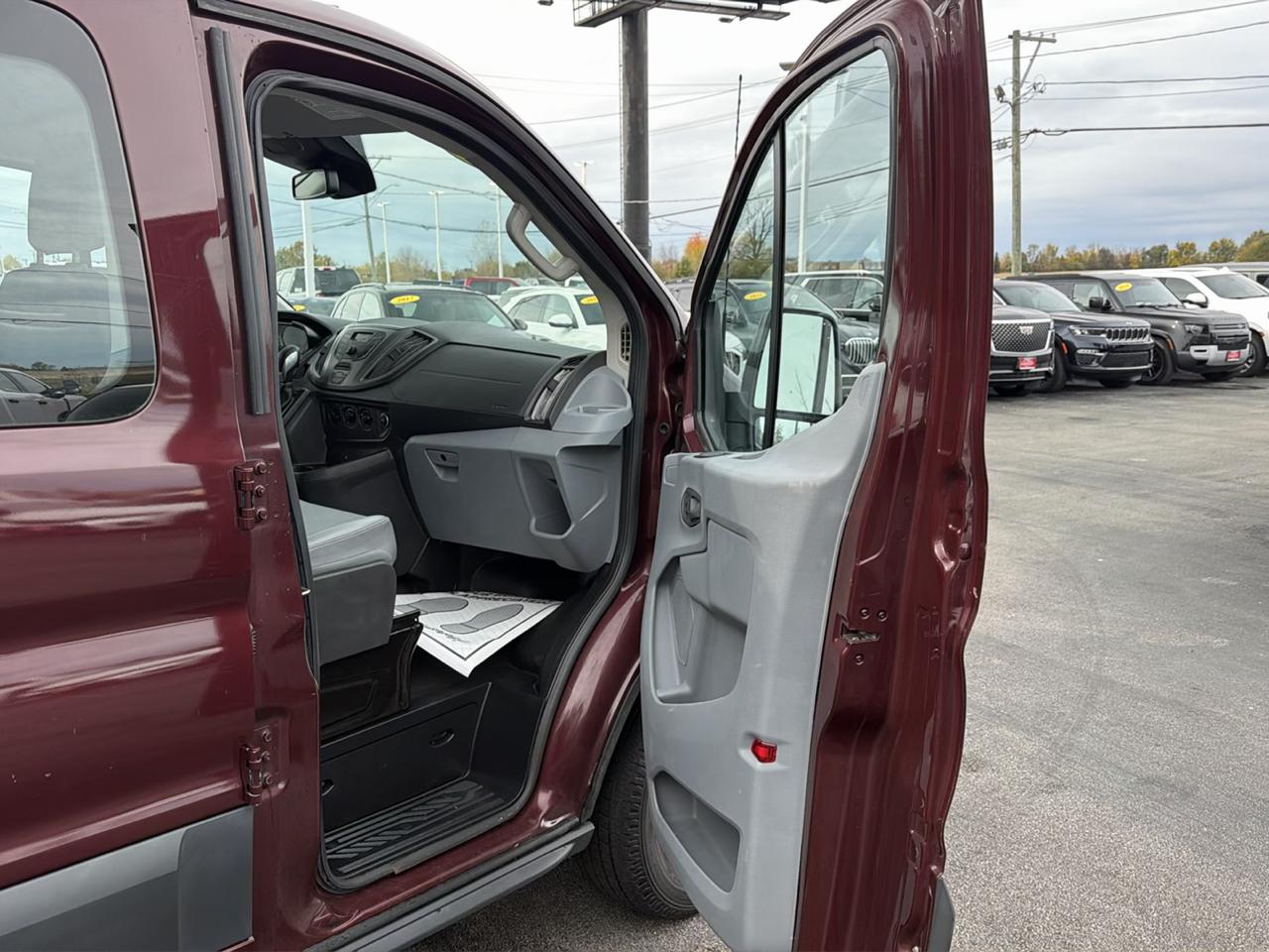 Ford Transit Passenger Wagon T-350 148" Low Roof XLT Swing-Out RH Dr 2018