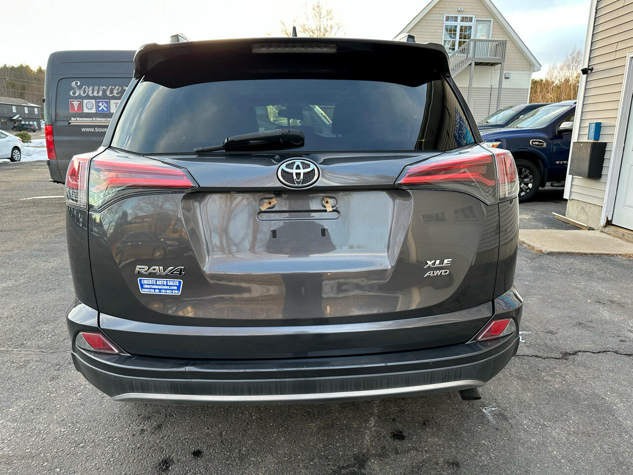 Toyota RAV4 XLE AWD (Natl) 2017
