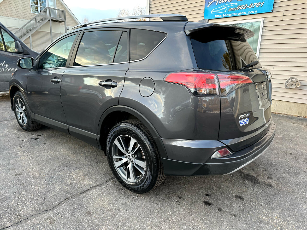 Toyota RAV4 XLE AWD (Natl) 2017