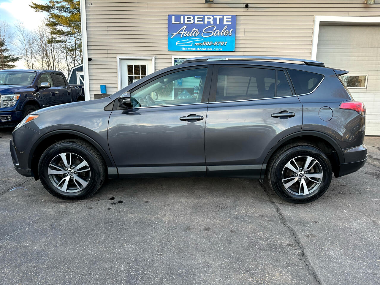 Toyota RAV4 XLE AWD (Natl) 2017