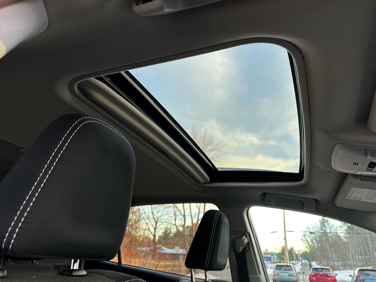 Toyota RAV4 XLE AWD (Natl) 2017