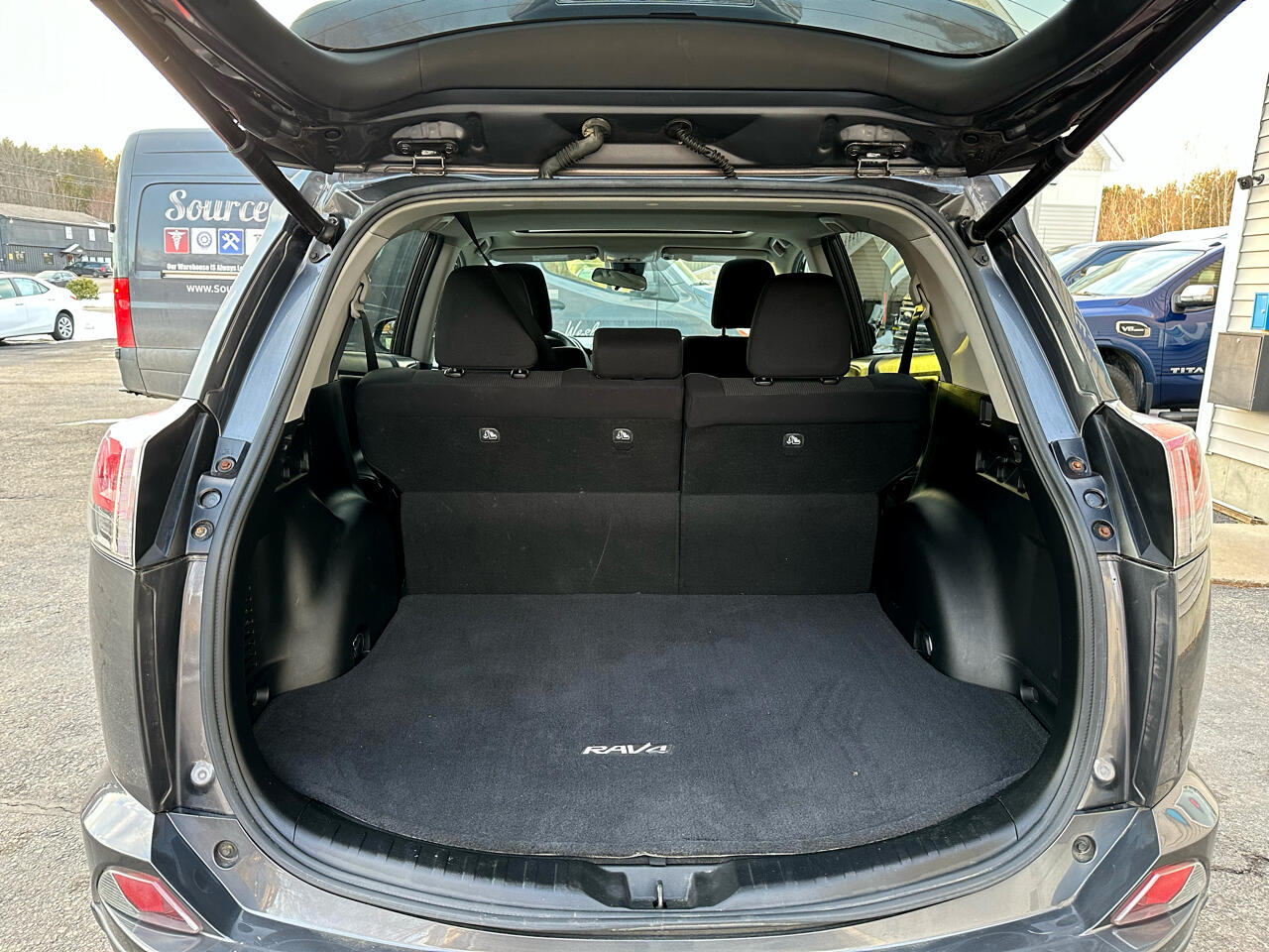Toyota RAV4 XLE AWD (Natl) 2017