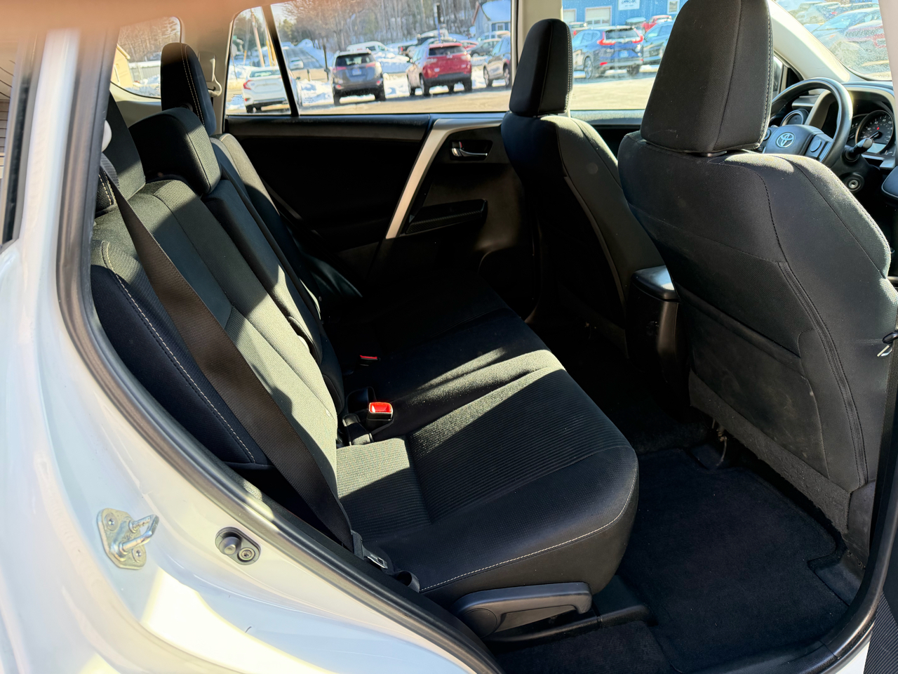 Toyota RAV4 AWD 4dr XLE (Natl) 2015