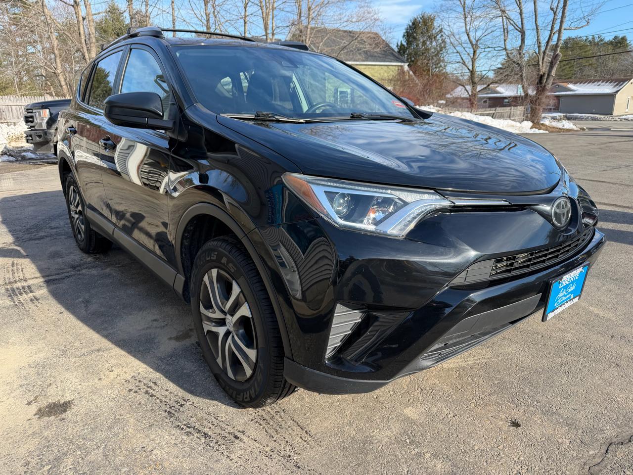 Toyota RAV4 LE AWD (Natl) 2017