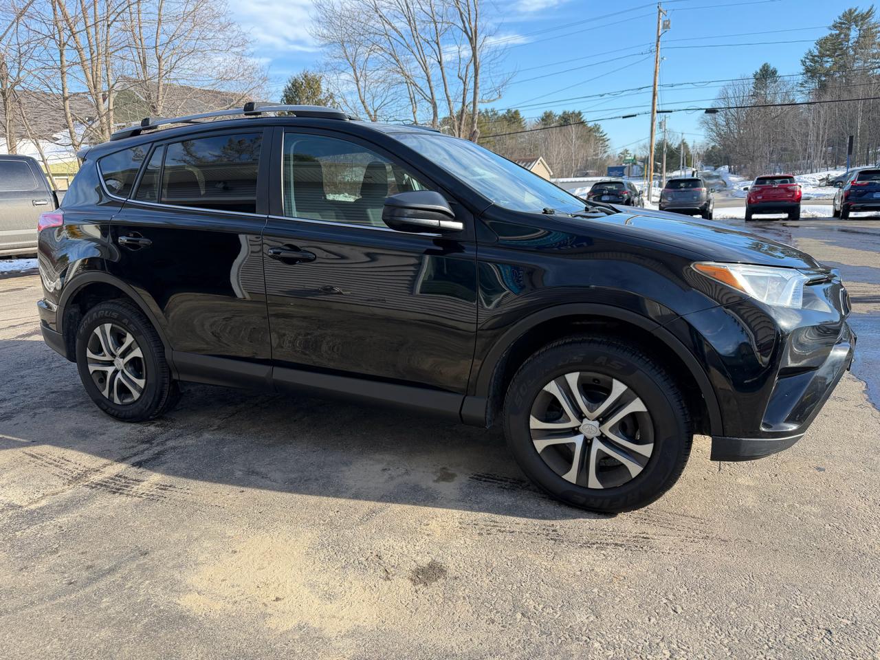 Toyota RAV4 LE AWD (Natl) 2017