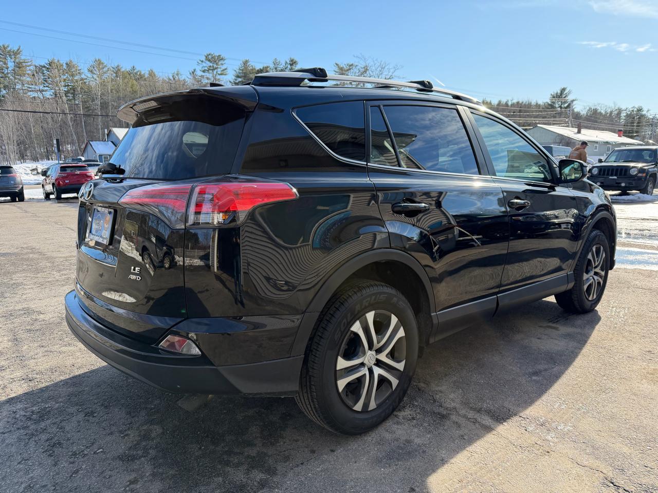 Toyota RAV4 LE AWD (Natl) 2017