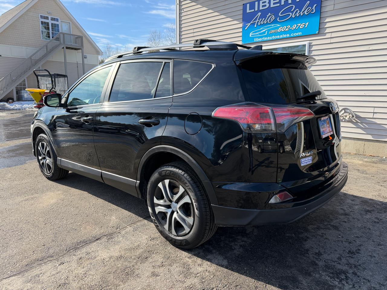 Toyota RAV4 LE AWD (Natl) 2017