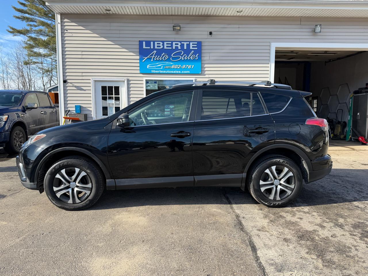 Toyota RAV4 LE AWD (Natl) 2017